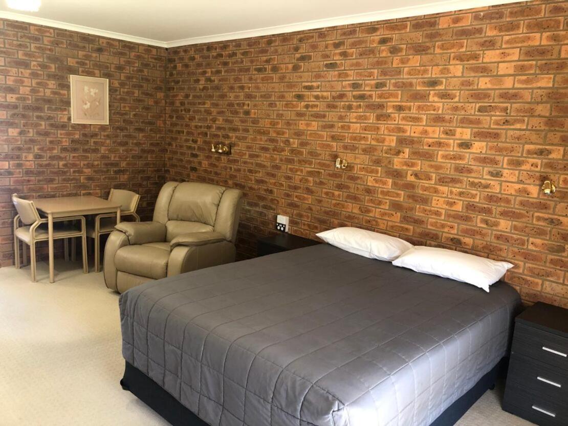 Settlement Motor Inn Дениликуин Экстерьер фото