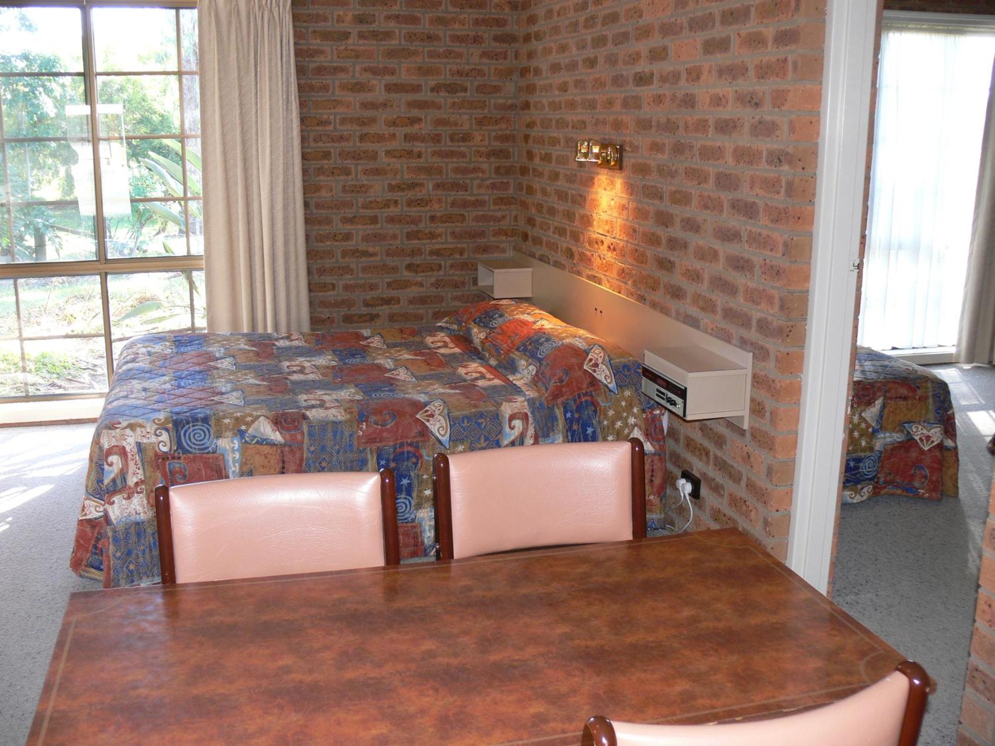 Settlement Motor Inn Дениликуин Экстерьер фото
