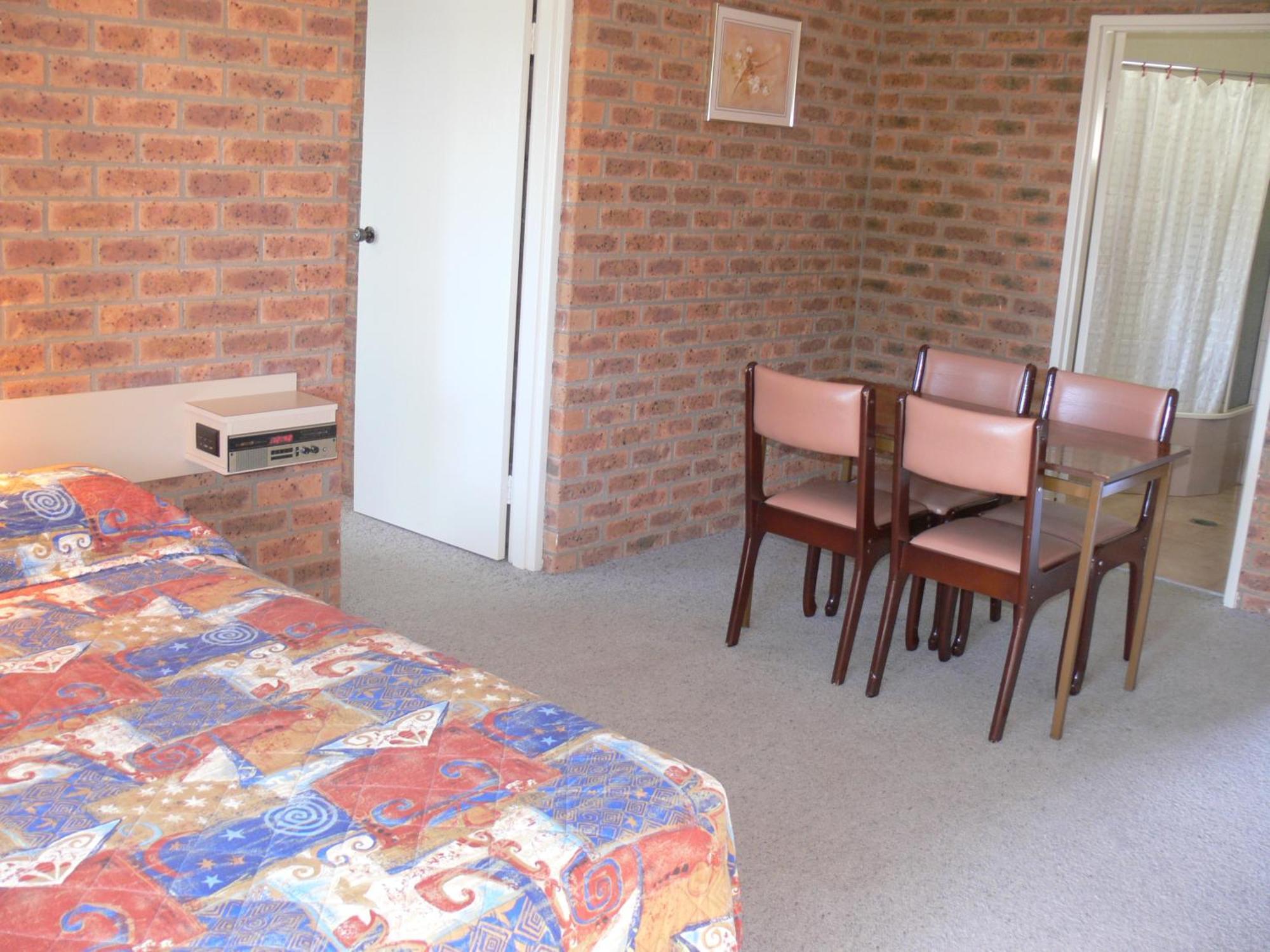 Settlement Motor Inn Дениликуин Экстерьер фото