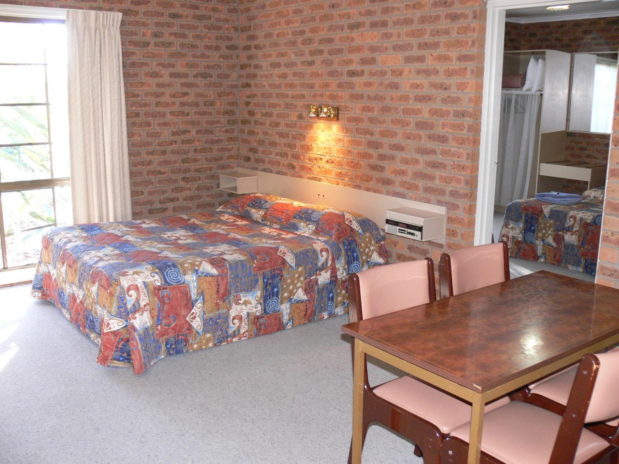 Settlement Motor Inn Дениликуин Экстерьер фото