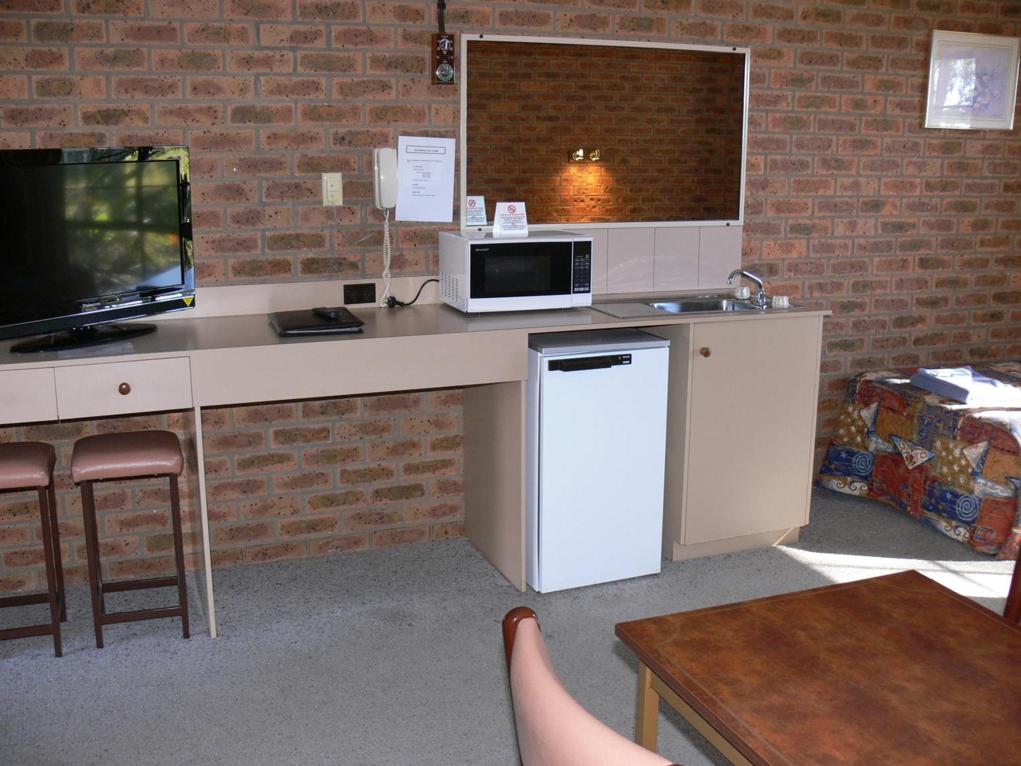 Settlement Motor Inn Дениликуин Экстерьер фото
