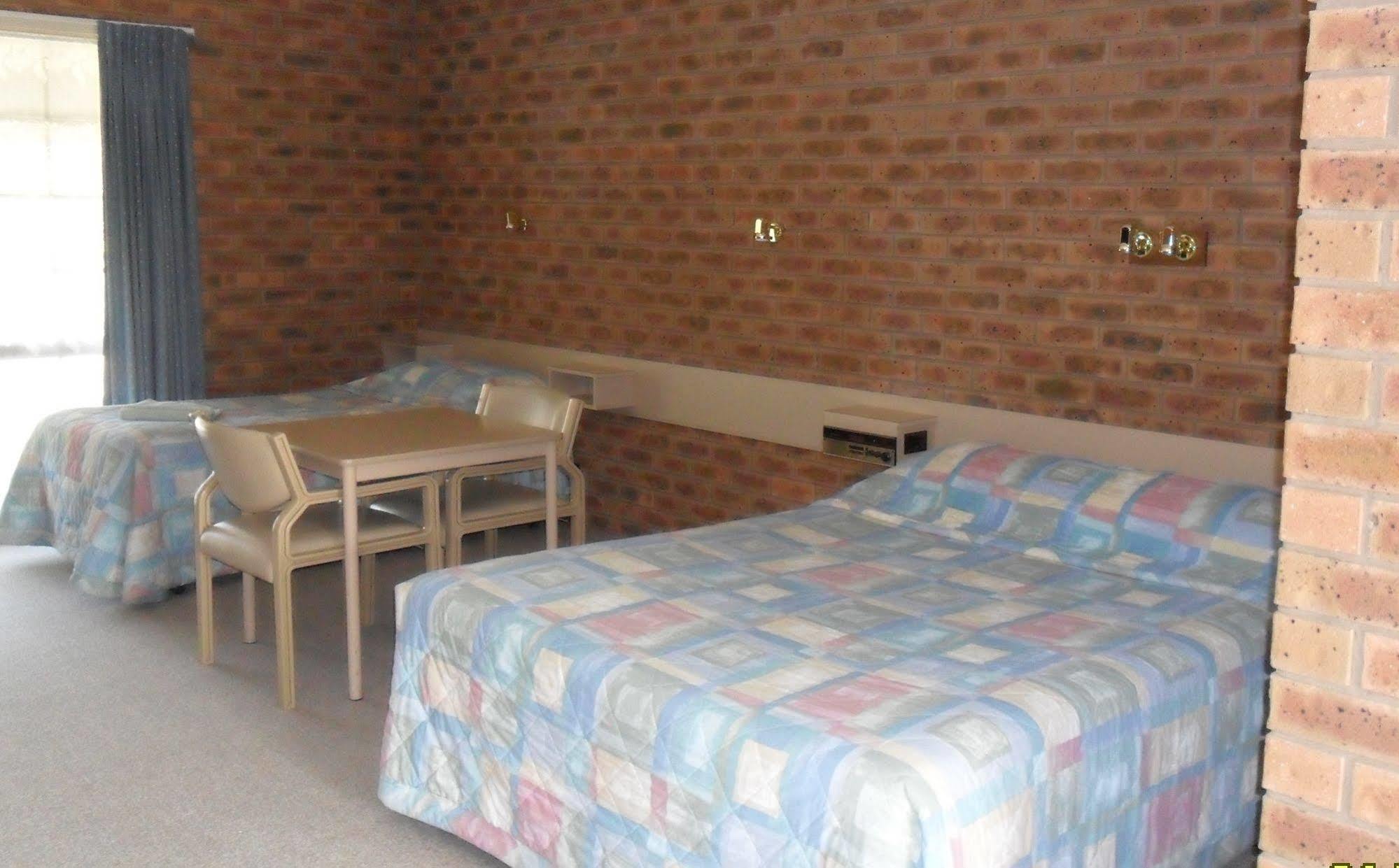 Settlement Motor Inn Дениликуин Экстерьер фото